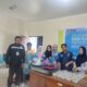 Ketgam : Kepala laboratorium enterpreneur FEBI IAIN Kendari, Muhammad Tonasa bersama mahasiswa FEBI IAIN saat melaksanakan kegiatan Pelatihan Bisnis Plan Mahasiswa, di laboratorium enterpreneur FEBI IAIN Kendari, Jumat (5/6/2024). (Foto Istimewa).