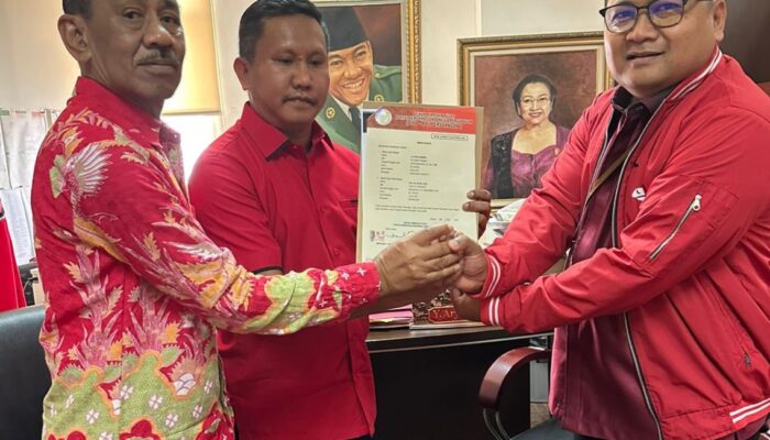 DPP PDI Perjuangan Resmi Serahkan B1-KWK kepada La Ode Darwin-Ali Basa