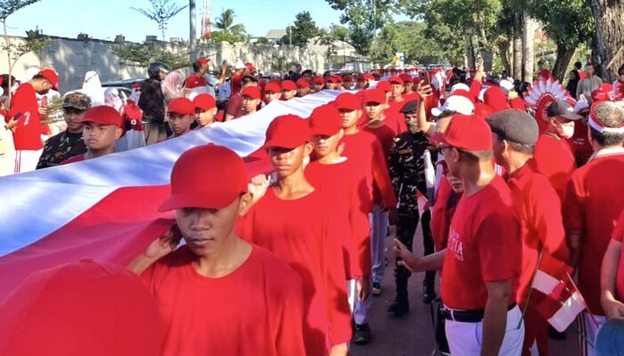 Sekda Sultra Lepas 10.000 Orang Peserta Barisan Kirab Kebangsaan dari Kepanitiaan Lintas Institusi