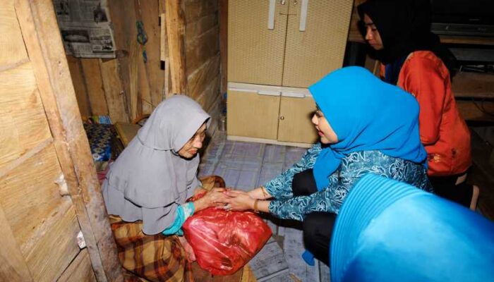 TP PKK Mubar Berbagi Paket Sembako untuk Masyarakat di Bulan Ramadhan