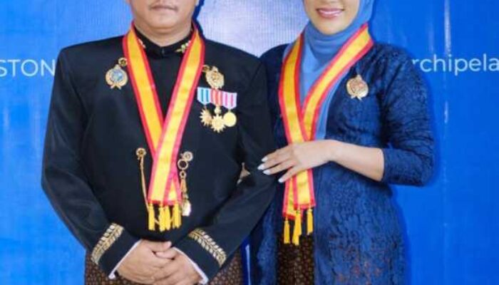 Bupati dan Ketua TP PKK Mubar Dianugerahi Gelar Ningrat dari Keraton Surakarta