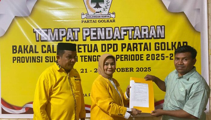 La Ode Darwin Ambil Formulir Pertama Calon Ketua DPD I Golkar Sultra