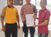 Ketua DPRD Mubar La Ode Rafiudin melaporkan dugaan pencemaran nama baik di Polres Muna, sabtu (18/10/2025).(foto : Kabartime.com).