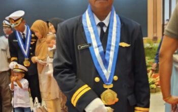 Dulu Buruh Bangunan, Pernah Dibui di Malaysia, Kini Nakhoda: Kisah Inspiratif Kapten Rahmat dari Muna Barat