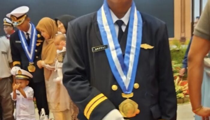 Dulu Buruh Bangunan, Pernah Dibui di Malaysia, Kini Nakhoda: Kisah Inspiratif Kapten Rahmat dari Muna Barat
