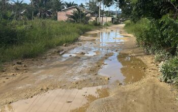 Warga BTN Zavier Tunggala Keluhkan Jalan Rusak, Minta Perhatian Dari Pemkot