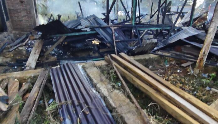 Kisah Pilu Dua Bersaudara Yatim Piatu di Mubar, Rumah dan Kios Sembako Hangus Terbakar