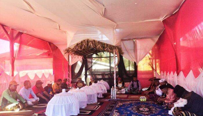 Perkuat Tali Silaturahmi, Masyarakat Kelurahan Dana Gelar Acara Syukuran dan Ritual Budaya