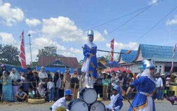 Buka Gerak Jalan HUT RI ke-81, Marching Band SMAN 1 Napano Kusambi Tampil Memukau di Desa Guali