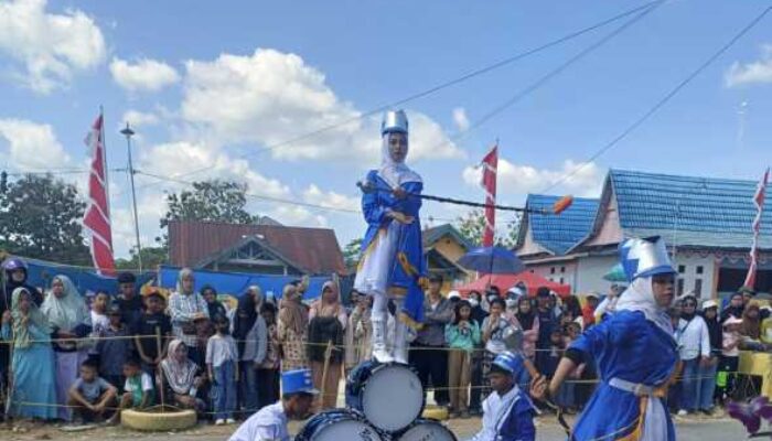 Buka Gerak Jalan HUT RI ke-81, Marching Band SMAN 1 Napano Kusambi Tampil Memukau di Desa Guali