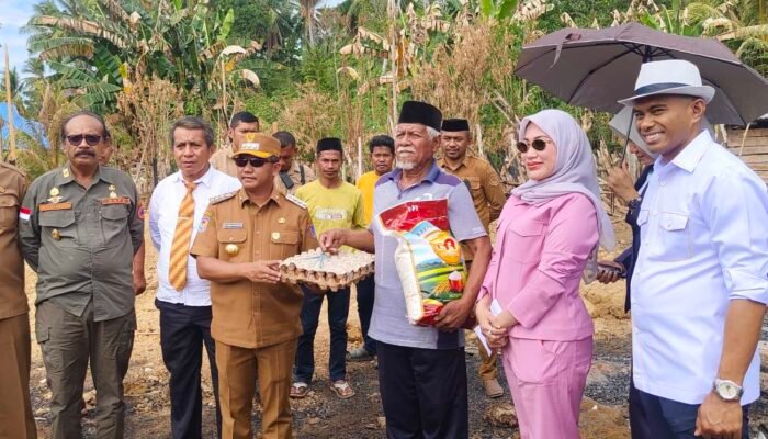 Bangun Rumah dan Pulihkan Usaha, Bupati Mubar Kucurkan Rp 45 Juta Bagi Korban Kebakaran Sidamangura