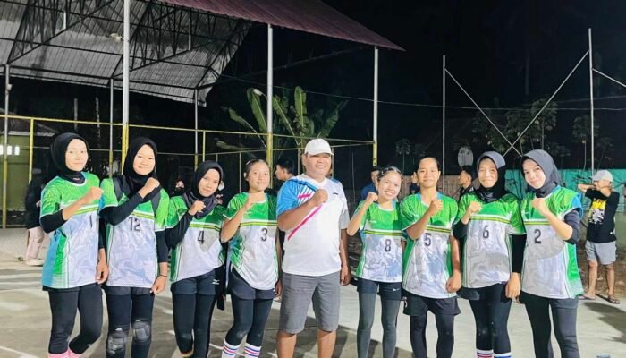 Sapu Bersih Tiga Set di Final, SMAN 1 Muna Barat Juara Turnamen Voli HUT ke-81 RI